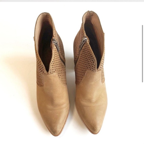 Frye Jennifer Perforated Leather Ankle Bootie 7.5 - Picture 4 of 12